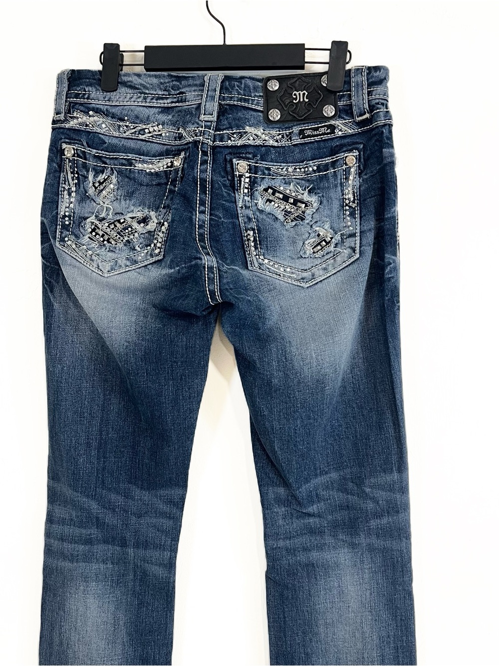 Miss Me Signature Straight Rhinestone Embellished Pockets Denim Jeans Size 28 - Picture 5 of 9